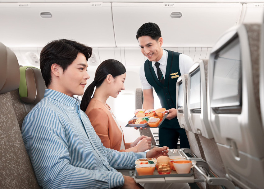 長榮航空持續在機上餐飲注入新意,滿足來自世界各地旅客的口味,也榮獲SKYTRAX「最佳經濟艙機上餐飲第1名」殊榮。