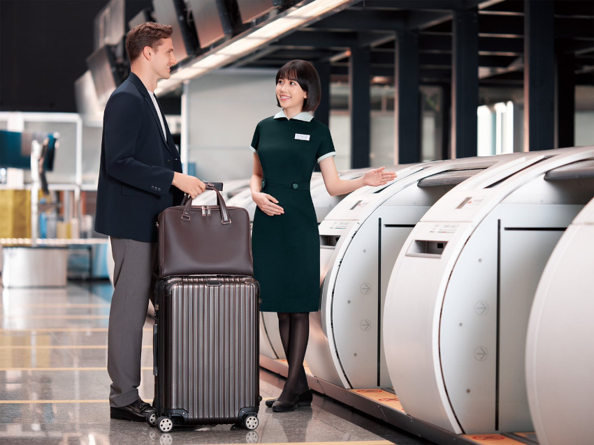 長榮航空始終秉持「用心、真心、全心」的服務主軸,提供全球旅客卓越的飛行體驗,於今年SKYTRAX中獲得「全球最佳機場服務第3名」、「全球最佳空服人員第5名」及「全球最佳家庭友善航空公司第9名」。