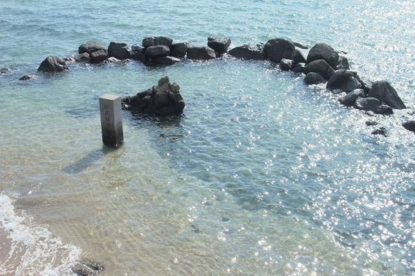 漲潮時會被淹沒的鄭成功兒誕石，今已是平戶市指定文化財