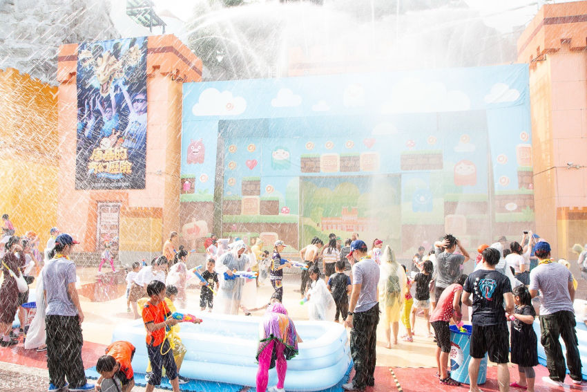 全台唯一水戰遊行在義大遊樂世界一起沁涼消暑一下吧