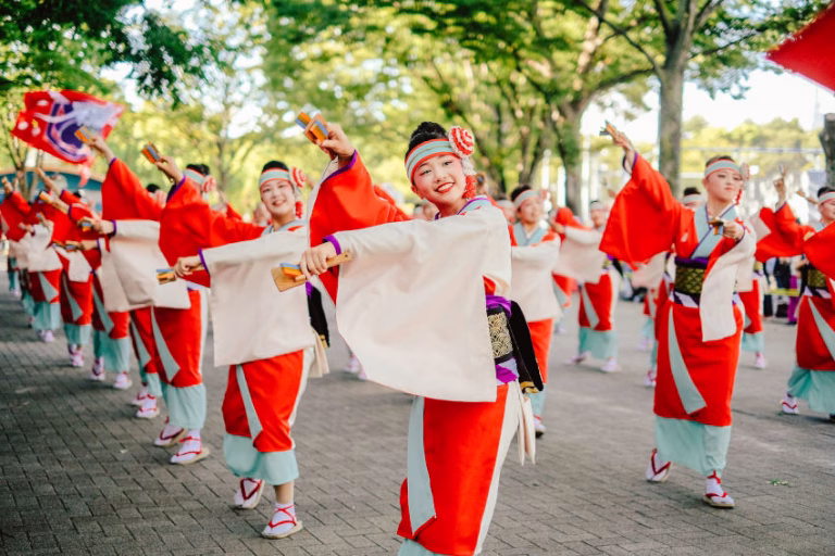 此生必訪四國夏日祭典，深度高知夜來祭特別企劃，獨家安排高知夜來祭前夜祭及正式祭典，