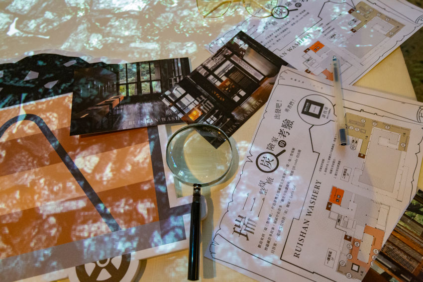 答對10題學習單即可至服務台兌換整煤廠限量明信片，留下美好紀念。