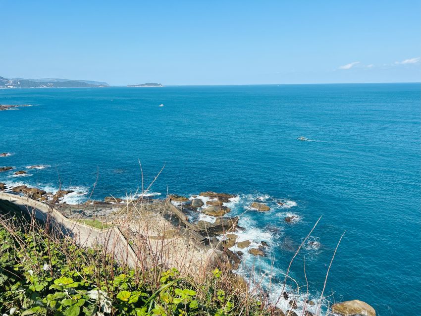 白米甕尖視野遼闊，可盡情瀏覽周遭海域