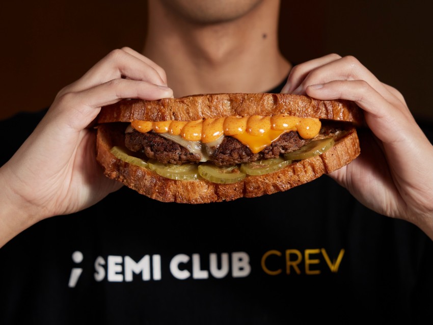 Semi Club 分號俱樂部