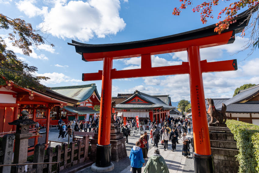 伏見稻荷大社的創建與來自中國或朝鮮半島的移民氏族——秦氏有關。