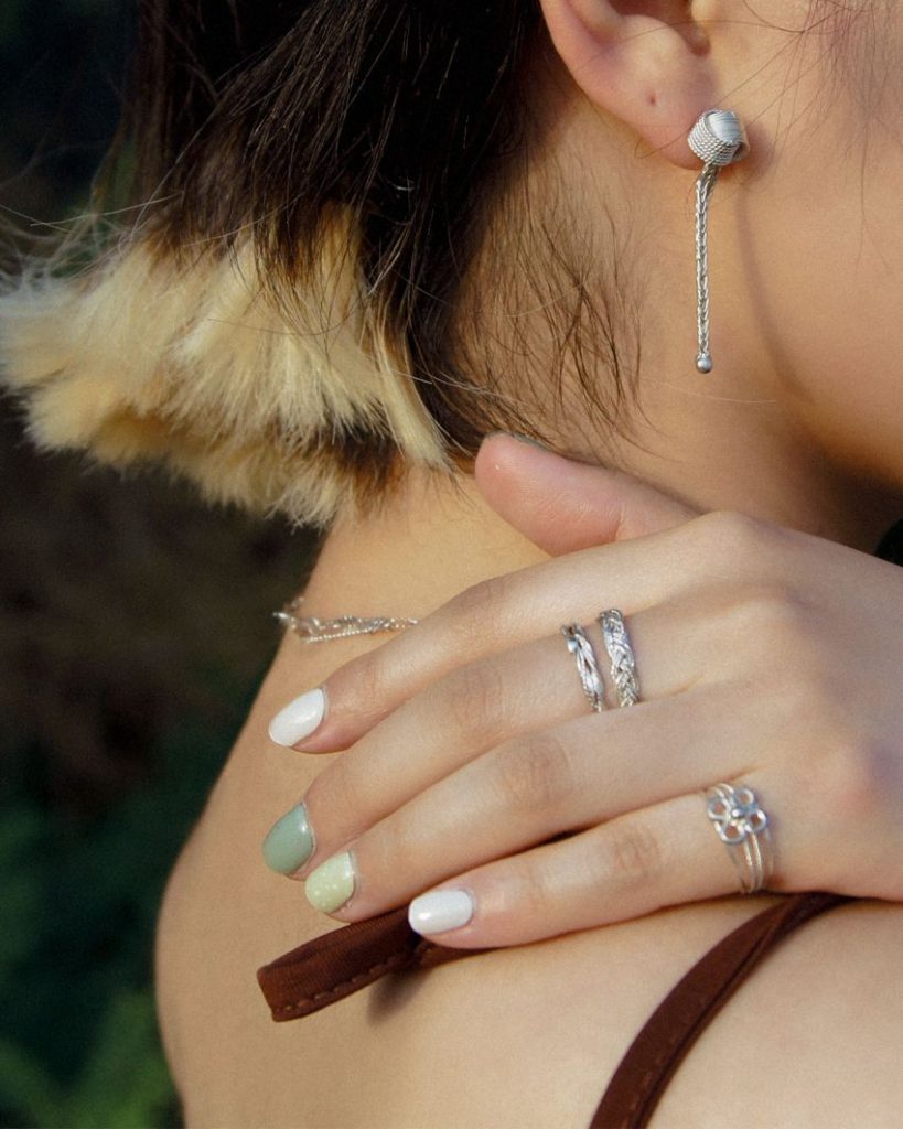 ▲象往｜融合天然水晶與純手工藝的泰緬風格飾品，讓你用個性化配件輕鬆展現獨特魅力