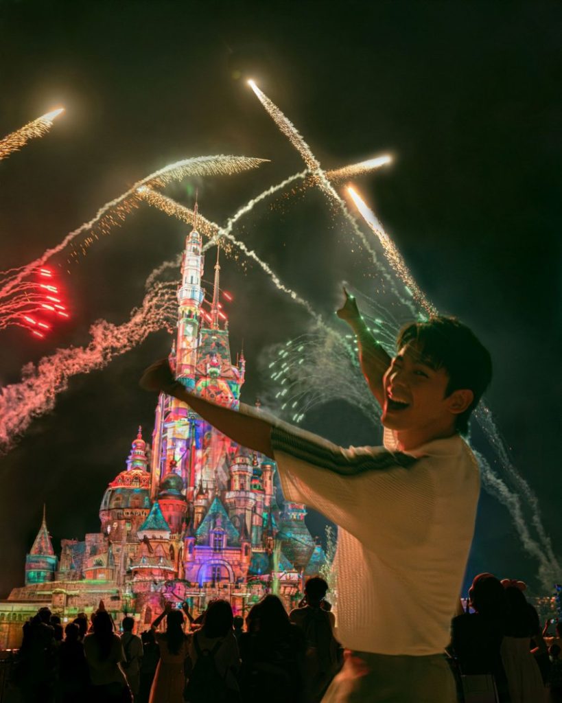 壓軸的夜晚演出「迪士尼星夢光影之旅：星空派對」讓林柏宏印象深刻