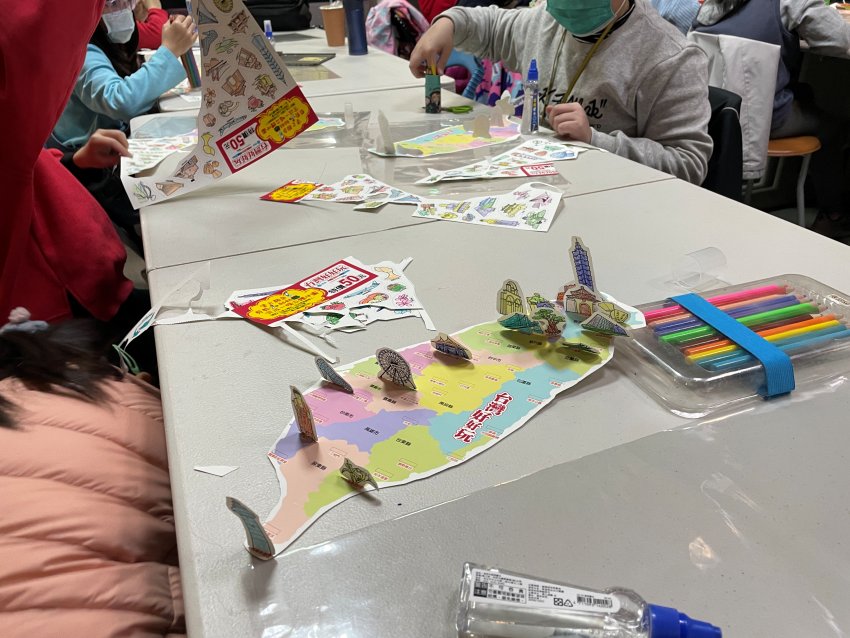 2.	精心設計的主題文創地圖深受遊客的喜愛