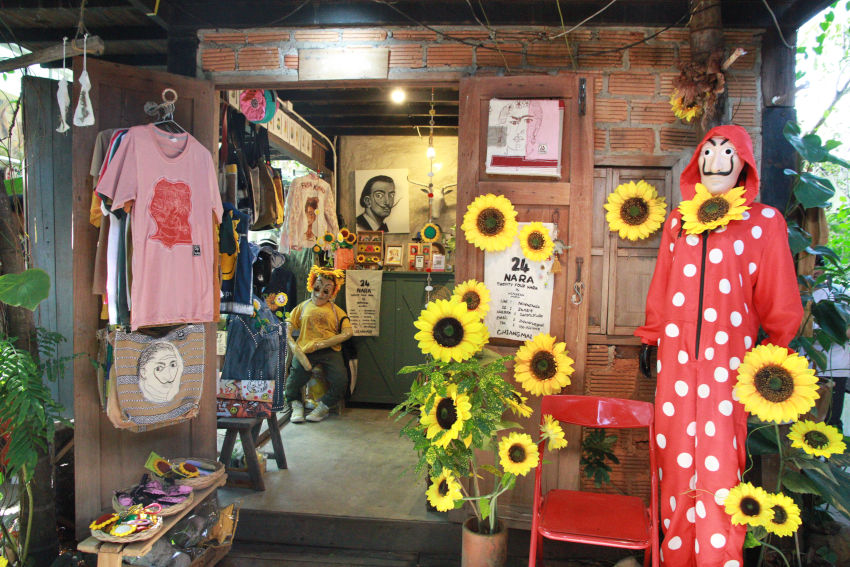 在地藝術家各自發揮打造結合工作與生活的Baan Kang Wat文創聚落