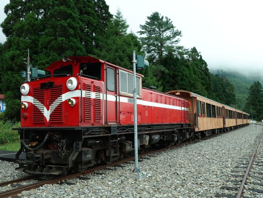 福森號採用鋼構骨架,並以台灣紅檜、扁柏打造,可散發獨特的芬多精香味
