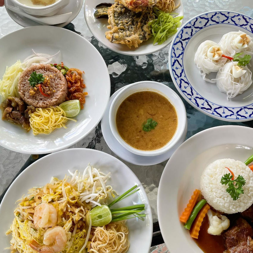 Krua Ya以精典傳承的家常料理聞名,深受在地人喜愛