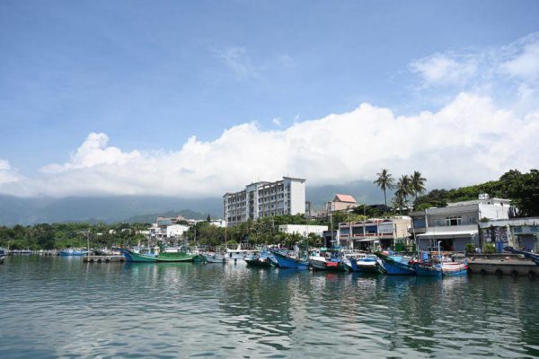 成功鎮漁港開拓藍色公路方便遊客安排各式遊程。