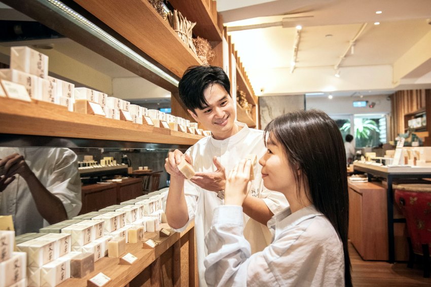 阿原周年慶感恩回饋,邀請顧客前往全台門市體驗青草植萃的魅力。