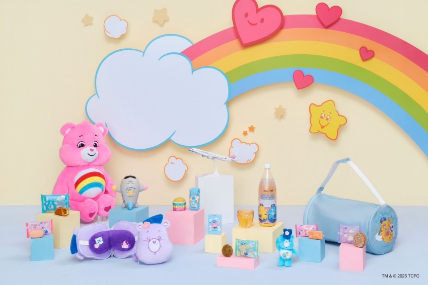 以茶為底蘊的五桐號，為華航設計專屬多款機上甜點，期待讓旅客一起在飛行中感受 Care Bears™ 愛心小熊帶來的療癒魅力。