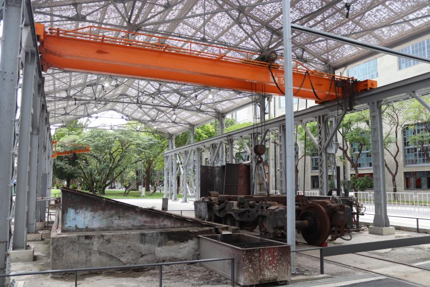 展於柴電工場前的機具清洗場