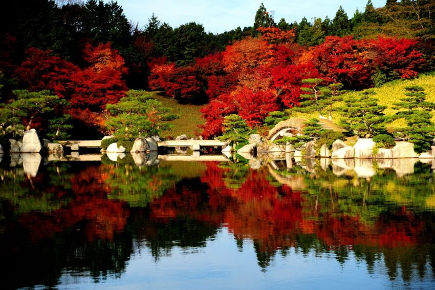 ▲【三原市】三景園紅葉映水，景致如夢似幻