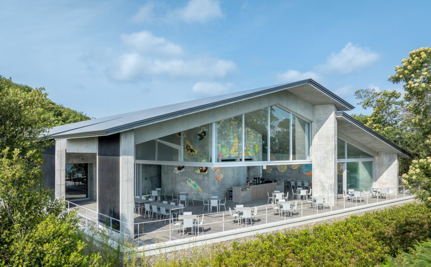 「直島新美術館」露台可俯瞰瀨戶內海景色（攝影：GION）。