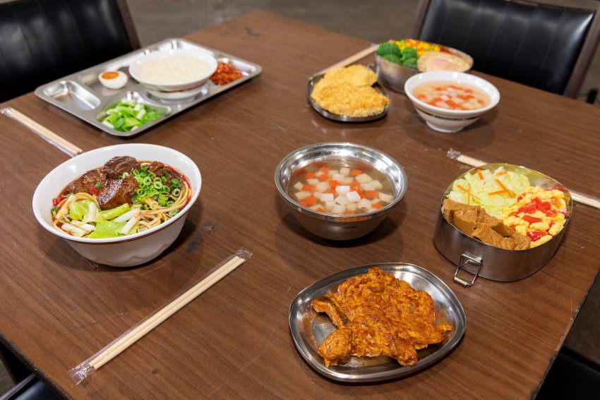 職工食堂高度還原員工的用餐場景