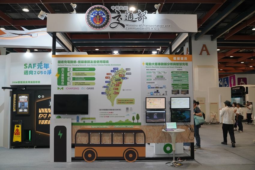 高速公路局：國道電動車充電網，已達計畫目標當量值9,400[即5,000（慢充）+550（快充）×8)]。