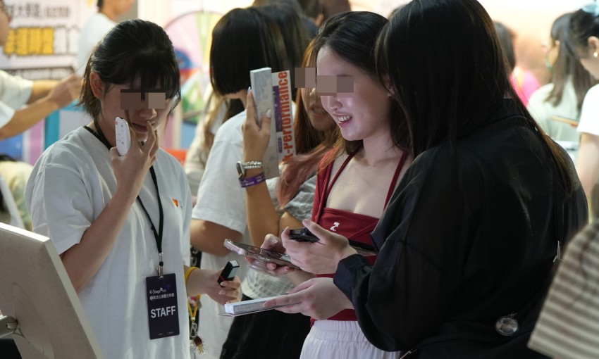 3樓藍盒子前廳的活動也熱情參與