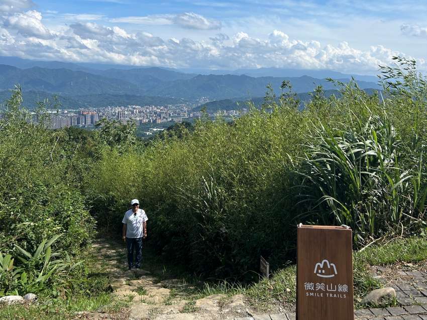 「微笑山線大縱走尋寶集章任務APP」串聯多條步道，邀民眾邊健行邊集章。