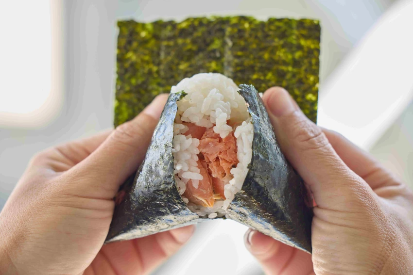 日本虎牌-おにぎり淺草宿六的鮭魚飯糰