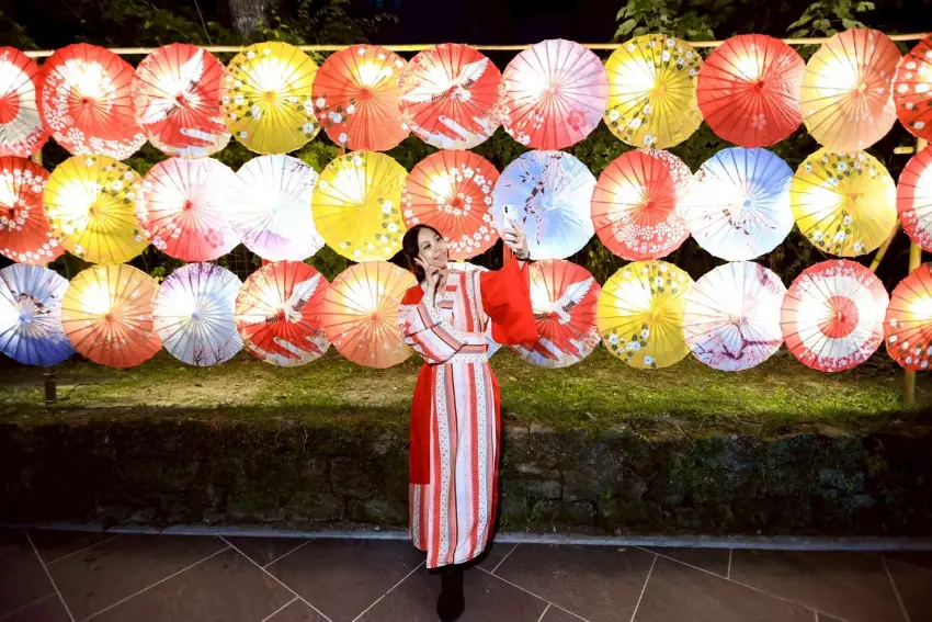 2025臺南關子嶺溫泉美食節「大成殿」紙傘燈牆