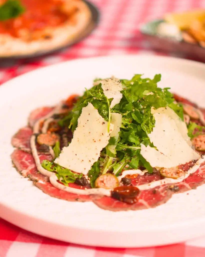 MammaMia 菜色靈感遍及義大利南北，兼具北義的細膩優雅與南義的熱情濃郁，同時融合佛羅倫斯的傳統風味，讓賓客於芽莊海岸也能感受原汁原味的義式餐桌文化。