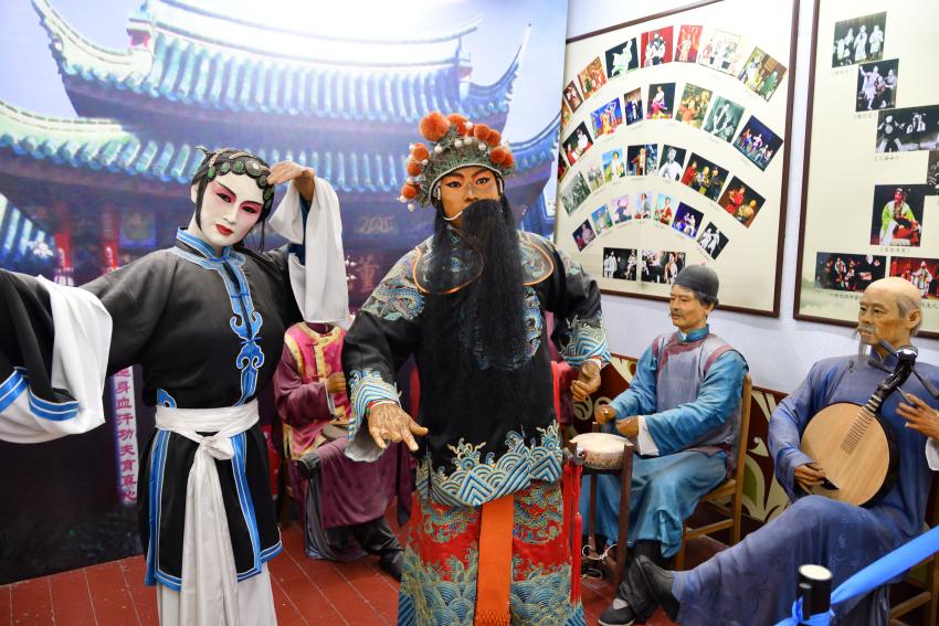 19世紀中葉起,許多京劇名伶曾在煙台寄宿演出,故有「京劇碼頭」之稱