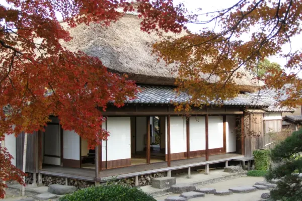 大原邸的庭院秋天時紅葉點點，格外美麗