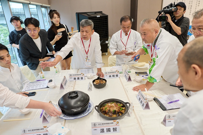 本次專業評審團熱烈討論，嚴謹評選各大獎項名單  (圖片來源/主辦單位)