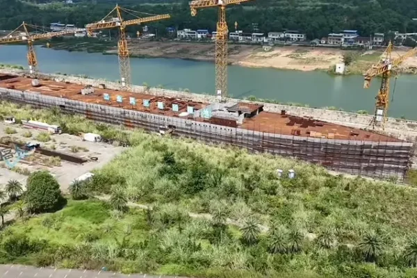 開發商七星能源投資集團預計投資¥10億，委託美國專業公司設計，交由中國船舶重工集團武昌造船廠建造