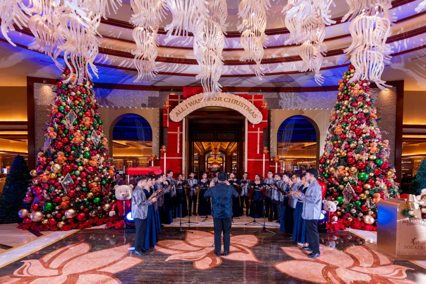 Solaire點燈迎聖誕，11月15日起每週末合唱團唱響大廳。