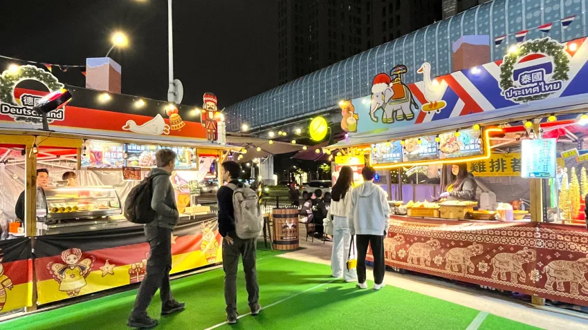 捷運環狀線板橋站南廣場市集則展現多國風味,從美式、日式、韓式至泰式料理一應俱全,像是在耶誕市集中環遊世界。