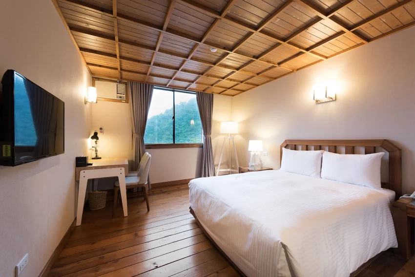 房型免費升等，力麗哲園飯店精緻雙人房升等景緻四人房、力麗儷山林會館精緻雙人房升等
豪華湖景雙人房
