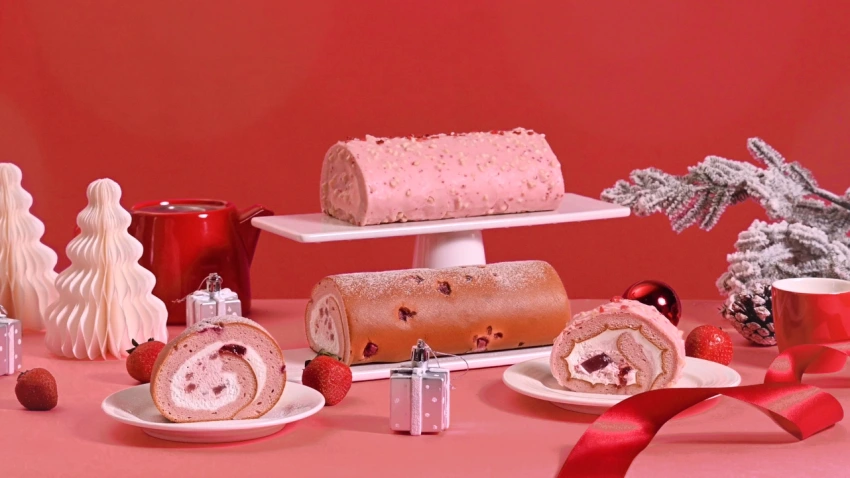 迎接聖誕，繼Threads上爆紅脆皮款生乳捲，亞尼克隆重獻上草莓脆皮巧克力以及戲雪尋莓生乳捲，草莓控手刀快衝