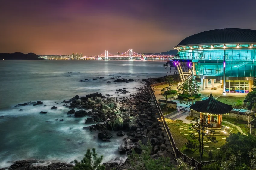 海雲台冬柏島俯瞰釜山市景與海岸風光