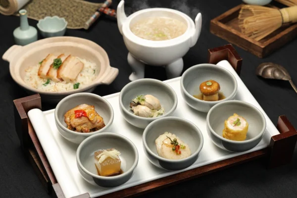 故宮晶華「大宋風華雅宴」以六道開胃前菜揭開序幕，道道有著豐富的歷史背景，從宮廷御膳到庶民佳餚，重現宋代的多元飲食文化。圖/台北晶華提供