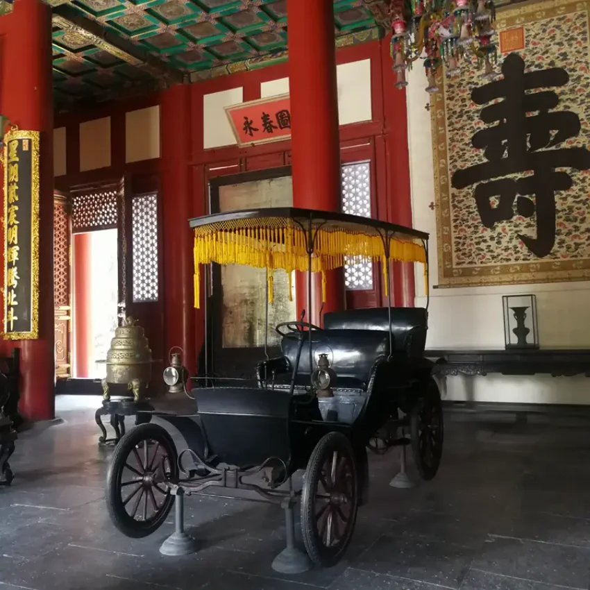今在頤和園展示的慈禧轎車