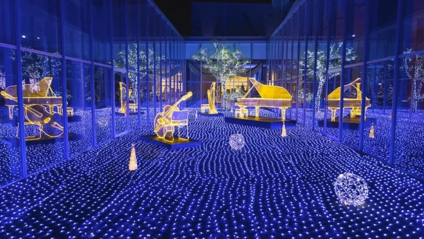 搭配上音樂主題的樂器燈飾，宛如來三原市參加冬夜裡的戶外音樂會。