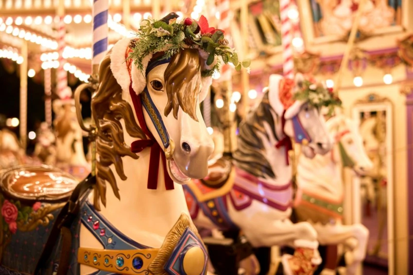 灰姑娘旋轉木馬將換上全新閃爍燈飾與節日裝飾
