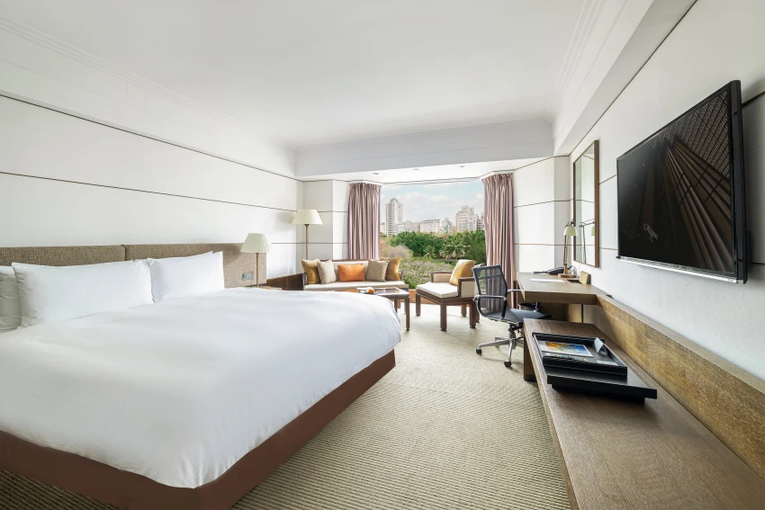 因應感恩節的到來，台北晶華推出「感恩美饌假期」住房專案，邀請房客入住佔地近14坪的豪華客房，每房還將獲贈一份主廚特製爐烤火雞，讓節慶美味延續至家中餐桌