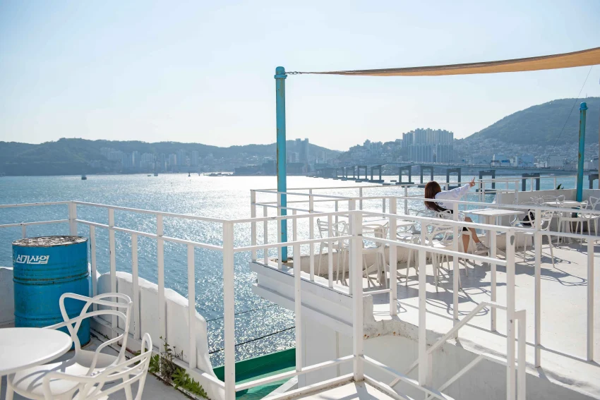 昔日難民村「白淺灘文化村」，有「韓版聖托里尼」美譽。