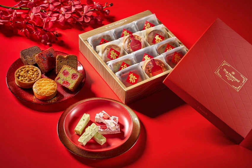 點心坊法式禮盒內有5款精緻點心，是年節期間送禮自用兩相宜的最佳選擇。（台北福華大飯店提供）