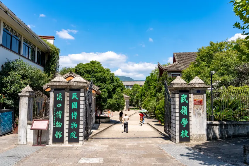 武嶺學校現在被改造為博物館,展示蔣家和奉化當地的文物資料