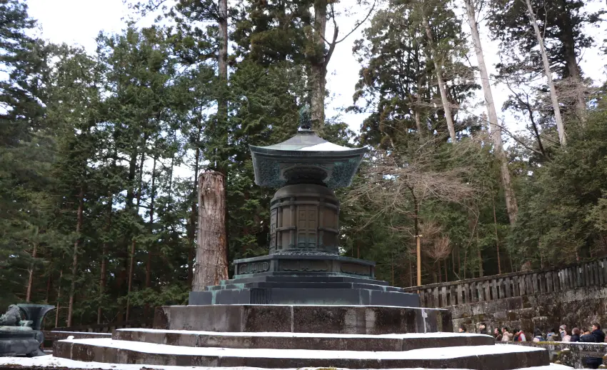 奧宮寶篋印塔的下方，正是德川家康的實際長眠之處