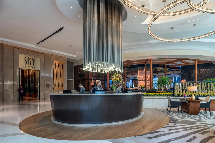 Solaire渡假村的「Sky Tower」迎賓大廳