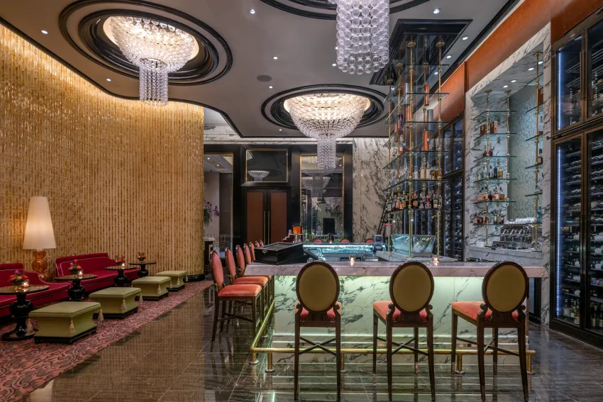 義式牛排館Finestra主打乾式熟成牛排與手工麵點，打造具有馬尼拉風情的美味饗宴。