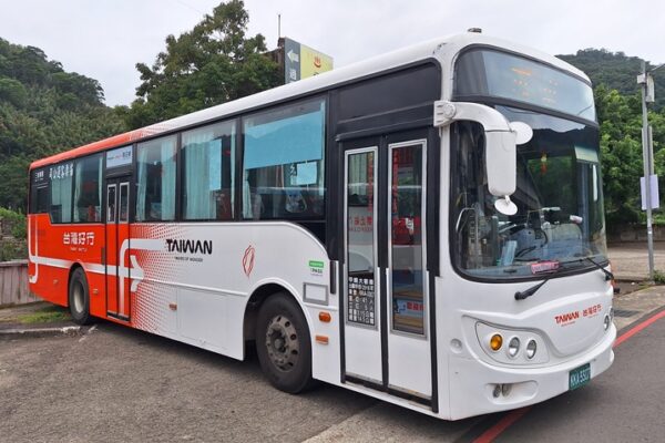 台灣好行（5805A）終點站位於南庄遊客中心前，車上以台灣黑熊為主要圖騰充滿旅遊感。