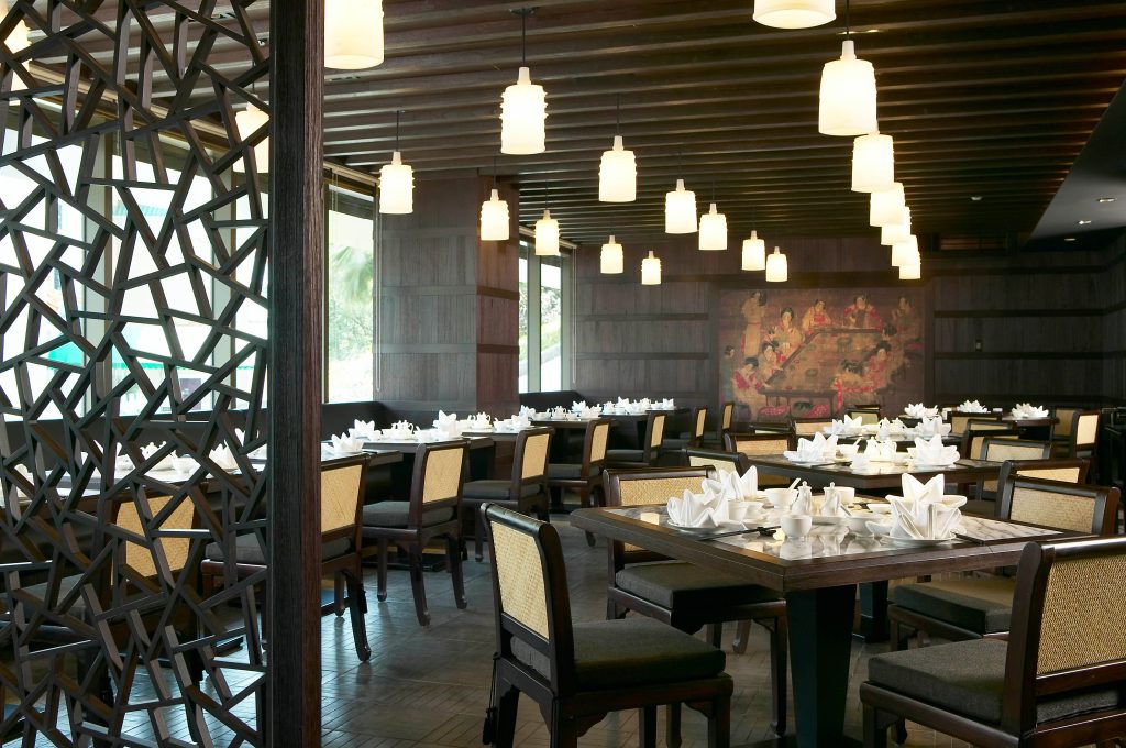 自即日起至2026年1月7日,故宮晶華主廚團隊引經據典、將宋代的宮廷美饌與庶民小吃傳奇再現,推出「大宋風華雅宴」。